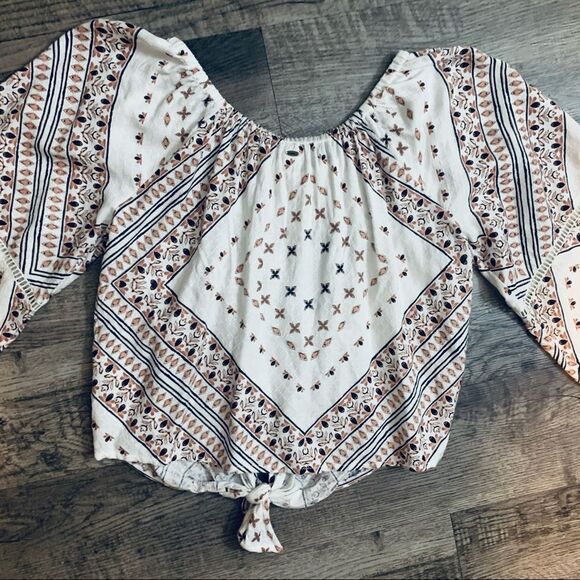 Rip Curl Off Shoulders Cropped Flare Sleeves Top - Picture 11 of 11